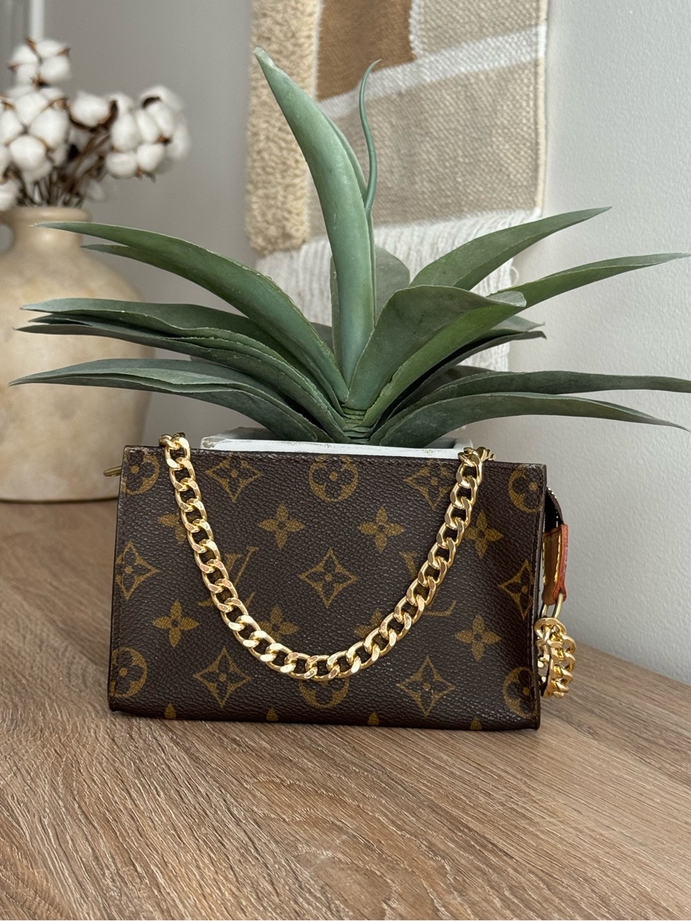 ✅AUTH✅LOUIS VUITTON POUCH - Picture 4 of 16